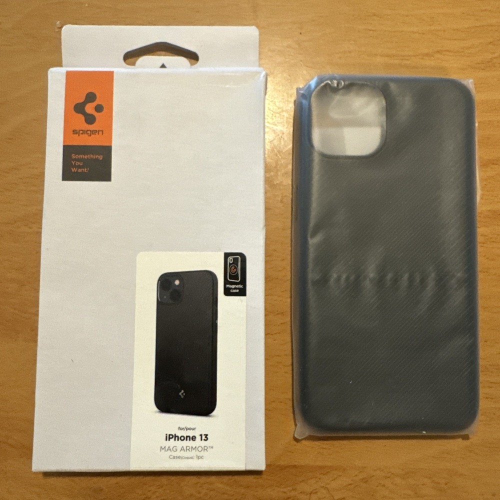 Spigen‎ iPhone 13 [Mag Armor] Cover Case Magsafe Compatible | ACS03546